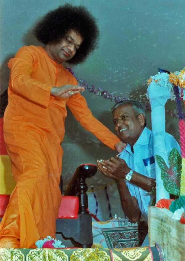Sai Baba makes diamond ring for devotee